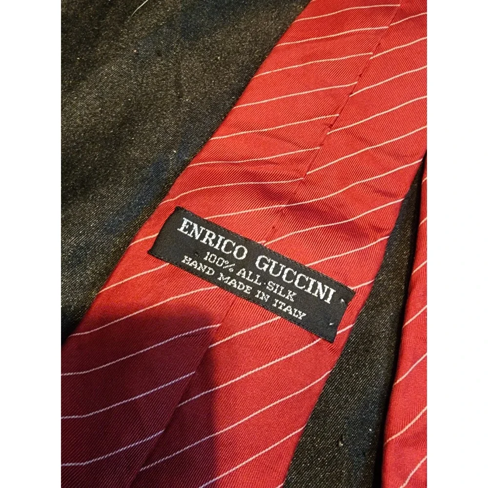 Enrico Guccini Mens Silk Necktie Red White Diagonal Pinstripe Hand Made in Italy
